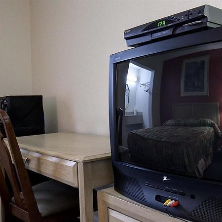 Americas Best Value Inn - Port Jefferson Station - Long Island Pokój zdjęcie