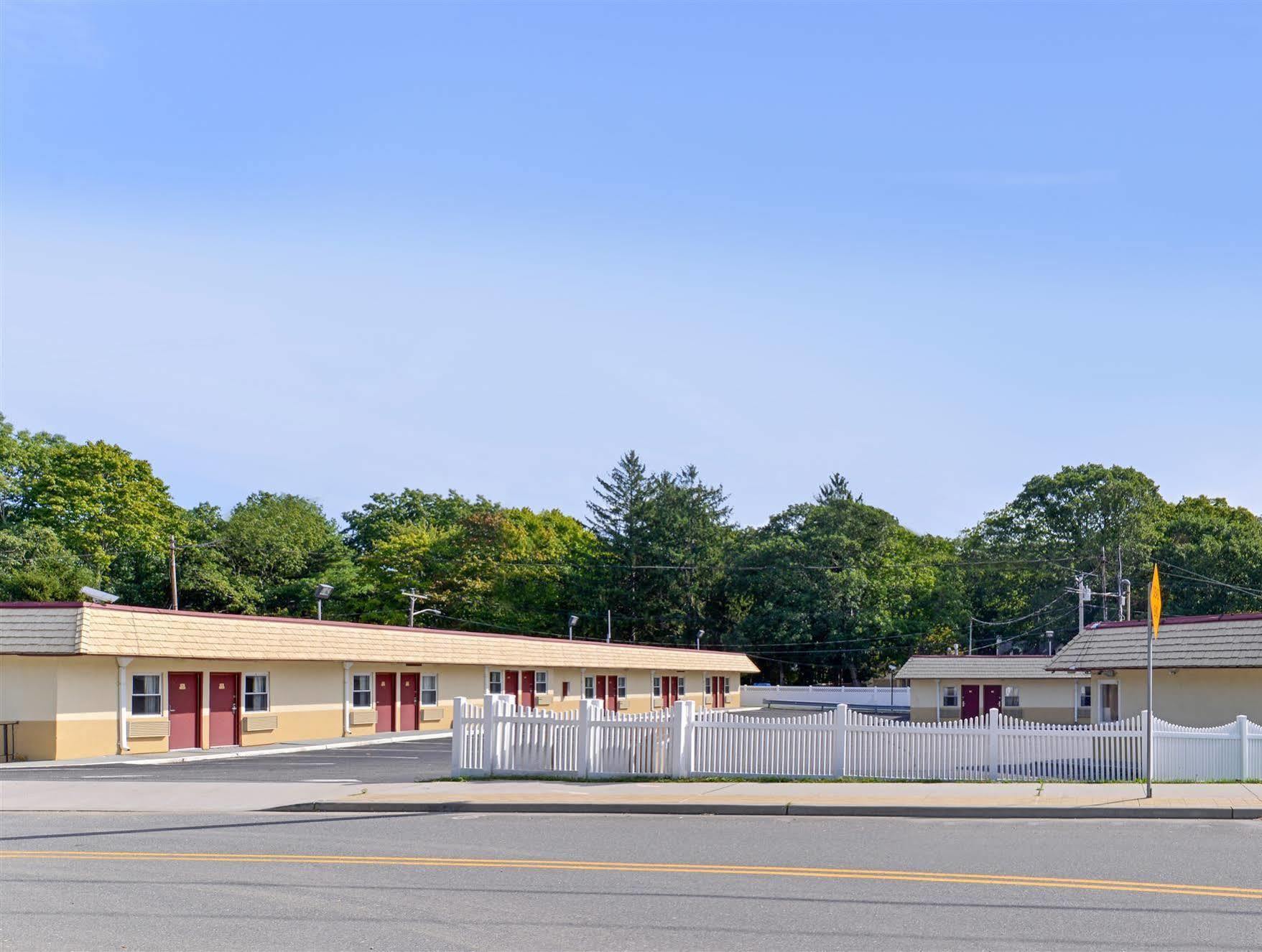 Americas Best Value Inn - Port Jefferson Station - Long Island Zewnętrze zdjęcie