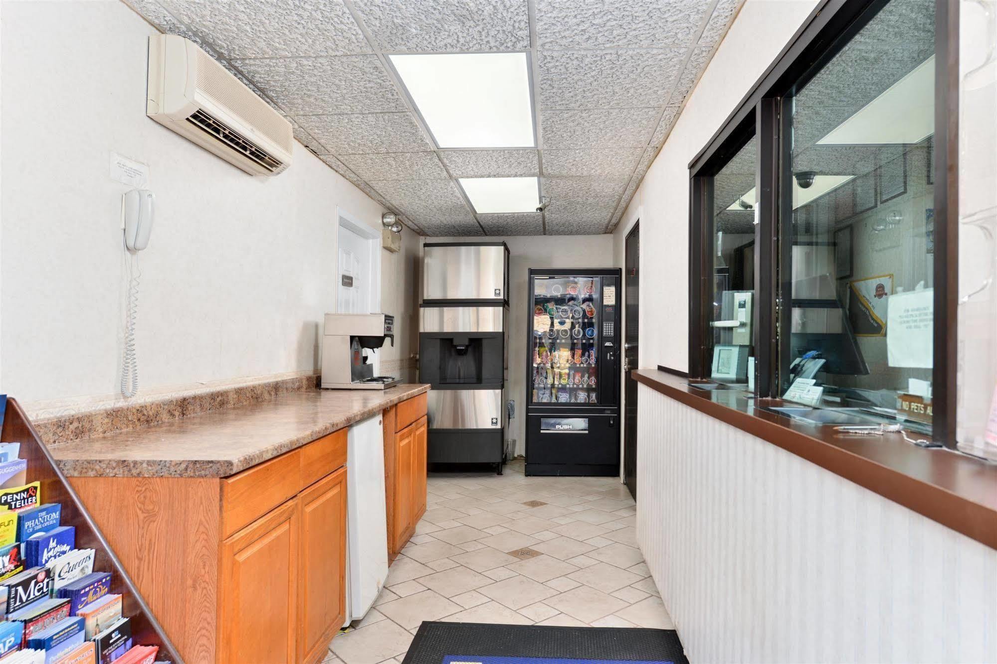 Americas Best Value Inn - Port Jefferson Station - Long Island Zewnętrze zdjęcie